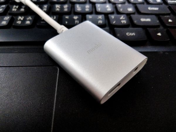 Moshi – USB-C 音樂/充電二合一轉接器、支援邊充電邊聽音樂