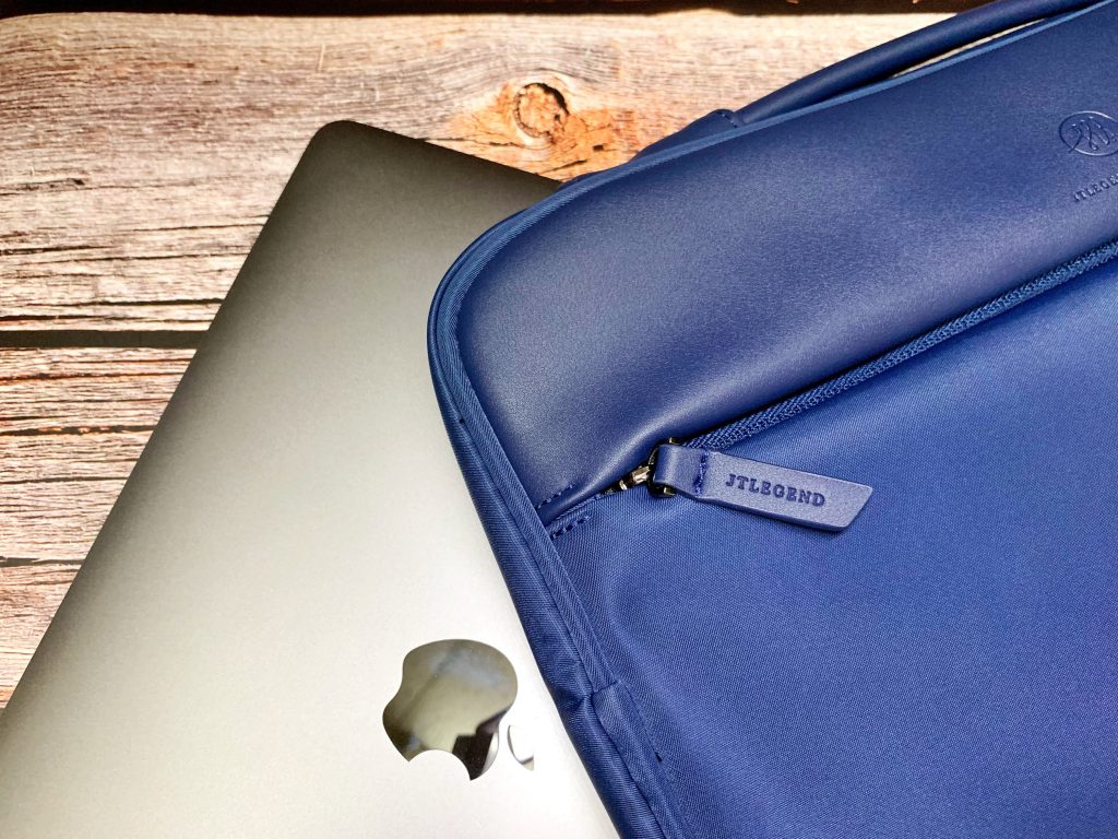 MacBook 筆電包開箱 - JTLEGNED Honoré 旅行筆電內袋 - apple macbook配件, Honore, JTLegend, JTLEGEND Macbook, jtlegend ptt, JTLEGEND 好用嗎, jtlegend 評價, JTLEGNED Honoré, macbook, Macbook pro, Macbook 周邊, Macbook 筆電包, Macbook 配件, Macbook周邊, Macbook周邊 ptt, Macbook周邊商品, Macbook筆電包, Macbook配件, Macbook配件 ptt, Macbook配件推薦, 筆電包, 筆電包 13吋, 筆電包 15.6, 筆電包 15吋, 筆電包 17吋, 筆電包 ptt, 筆電包 品牌, 筆電包 哪裡買, 筆電包 推薦, 筆電包哪裡買, 筆電包推薦, 筆電包膜, 防水筆電包 - 科技生活 - teXch