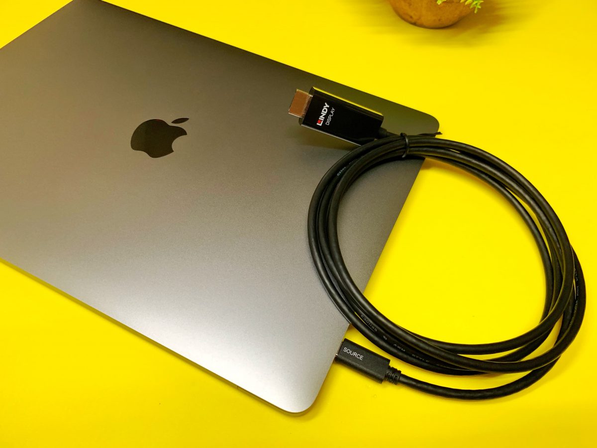 手機直接投影到電視螢幕？MacBook、平板也適用的線材 - Lindy Type-C to HDMI (43262) - android type c to hdmi, Display port, Display port 影像輸出, Displayport, Displayport 影像輸出, HTC U11 Type-C to HDMI, HTC U12+ Type-C to HDMI, iphone手機接電視螢幕, iphone投影到電視, LG G5 Type-C to HDMI, LG G6 Type-C to HDMI, LG V20 Type-C to HDMI, Macbook Air Type-C to HDMI, Macbook Pro Type-C to HDMI, Macbook Type-C to HDMI, Samsung Note8 Type-C to HDMI, Samsung Note9 Type-C to HDMI, Samsung S10+ Type-C to HDMI, Samsung S10e Type-C to HDMI, Samsung S8+ Type-C to HDMI, Samsung S9 Type-C to HDMI, samsung type c to hdmi, type c hdmi母, type c hdmi燦坤, type c to hdmi, type c to hdmi switch skitoz, type c to hdmi小米, type c轉hdmi公, type c轉hdmi母, type c轉hdmi燦坤, Type-C to HDMI U11, u11, U11 Type-C to HDMI, U11 連接埠, U12+ Type-C to HDMI, 三星手機接電視hdmi, 三星手機連接電視, 手機投影電視app, 手機投影電視推薦, 手機接電視hdmi, 手機轉電視螢幕, 手機連接電視usb, 手機電視同步, 華為 Mate 10 Pro Type-C to HDMI, 華為 Mate 10 Type-C to HDMI, 華為 Mate 20 Pro Type-C to HDMI, 華為 Mate 20 Type-C to HDMI, 華為 P20 Pro Type-C to HDMI, 華為 P20 Type-C to HDMI, 華為 P30 Pro Type-C to HDMI, 華為 P30 Type-C to HDMI, 連接埠 - 科技生活 - teXch