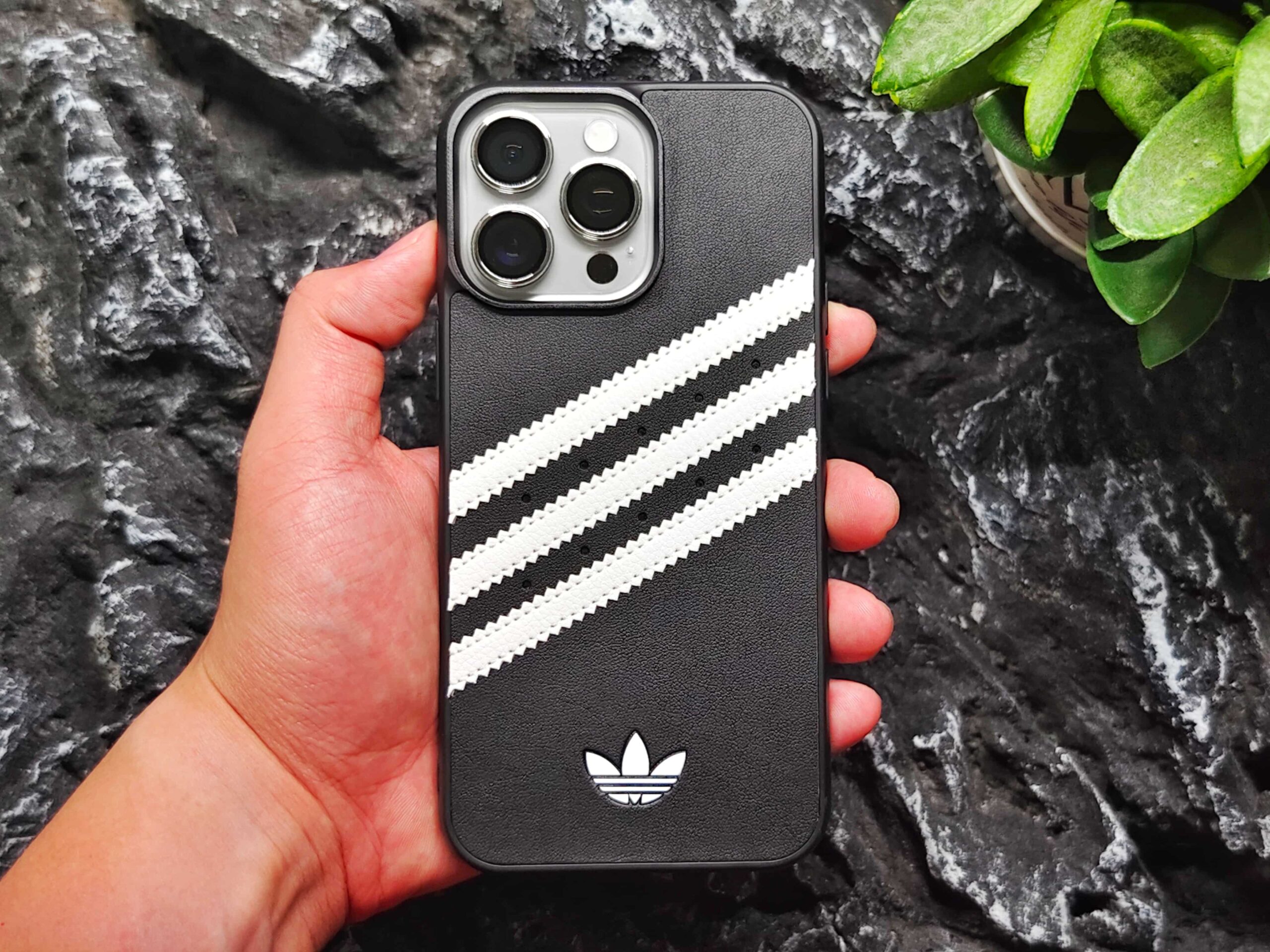 潮流品牌 adidas / DIESEL iPhone 15 手機殼開箱 – 精選6個品牌多款iPhone 15 防摔殼一次開給你看