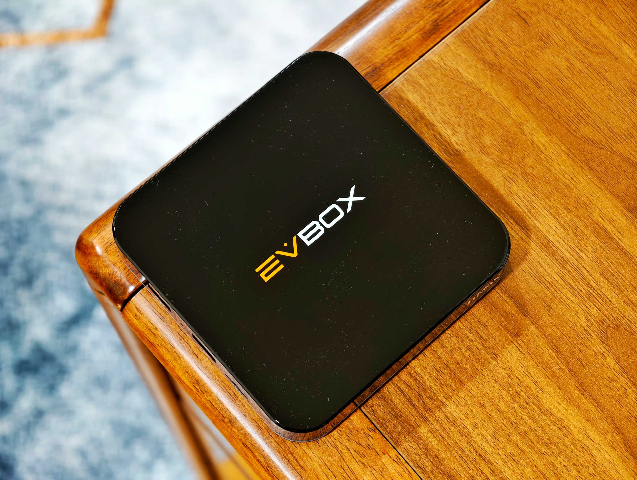 電視盒推薦「 EVBOX 11 Max 」，長期使用心得開箱分享 – 對比市面上電視盒有哪些優勢？