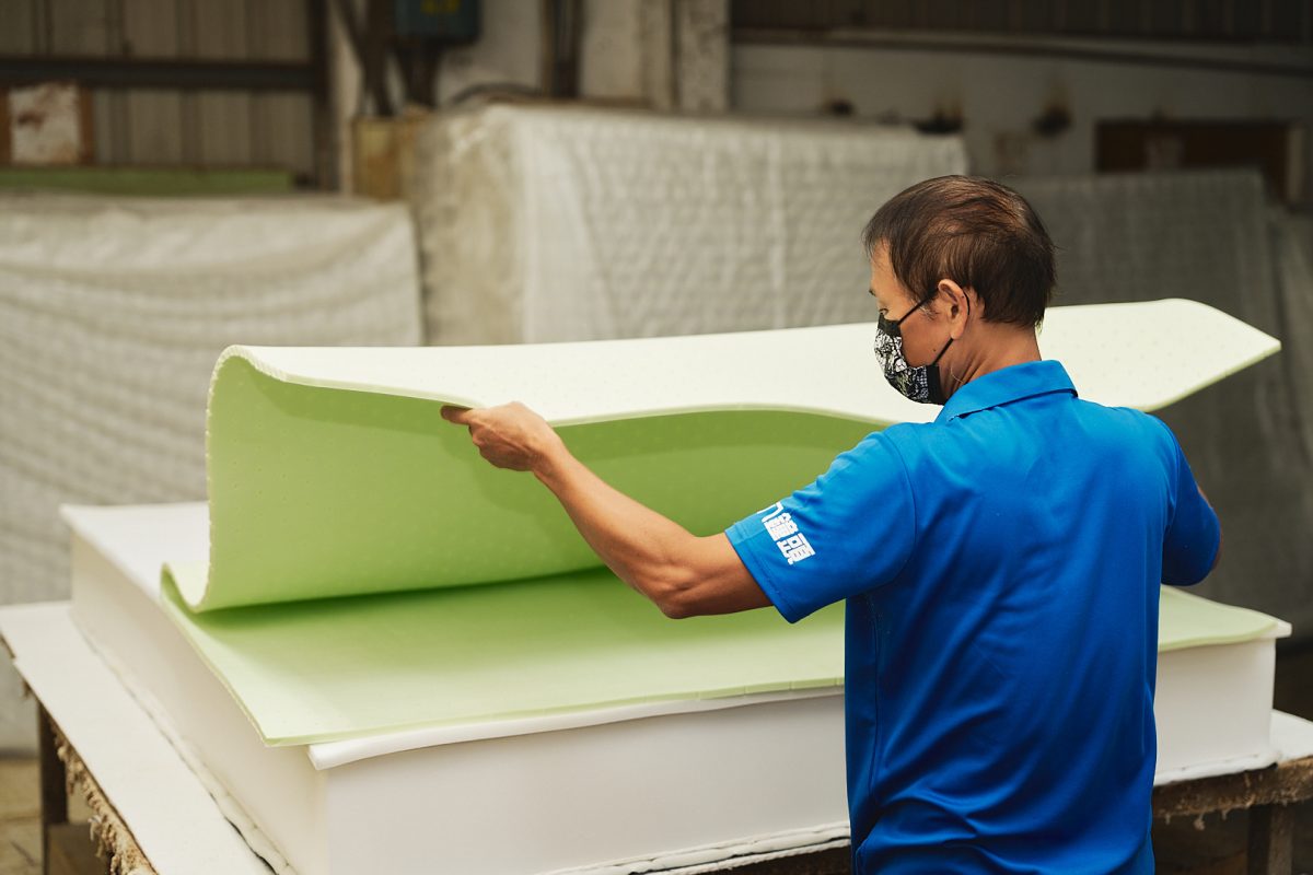 台中床墊八鐘頭睡眠名床-台中大里門市｜床墊現場製作，試躺心得分享 - 八鐘頭床墊, 八鐘頭床墊推薦, 八鐘頭睡眠名床, 床墊推薦 - 科技生活 - teXch