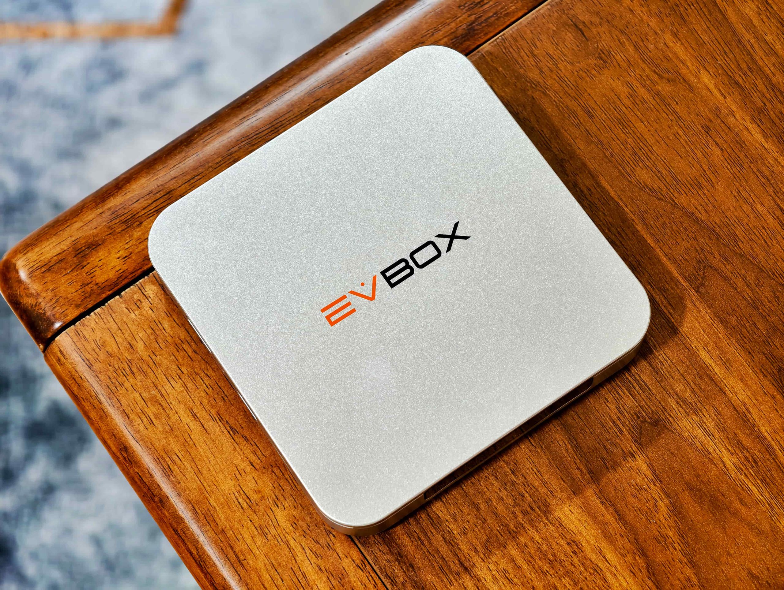 電視盒推薦「 EVBOX 12 Max 」嗎？，長期使用心得分享，為何你需要一台 EVBOX 12 Max ?